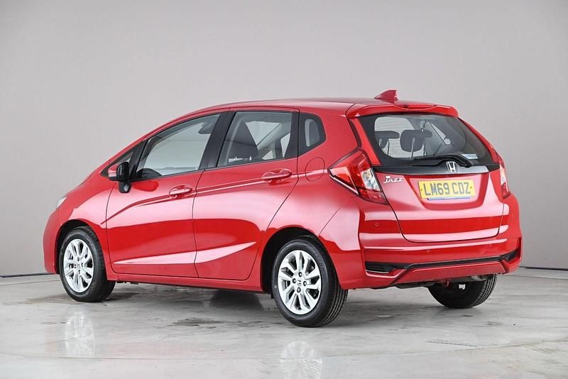 Used Honda Jazz SE 102 HP (75 kW) 2019 Red Hatchback