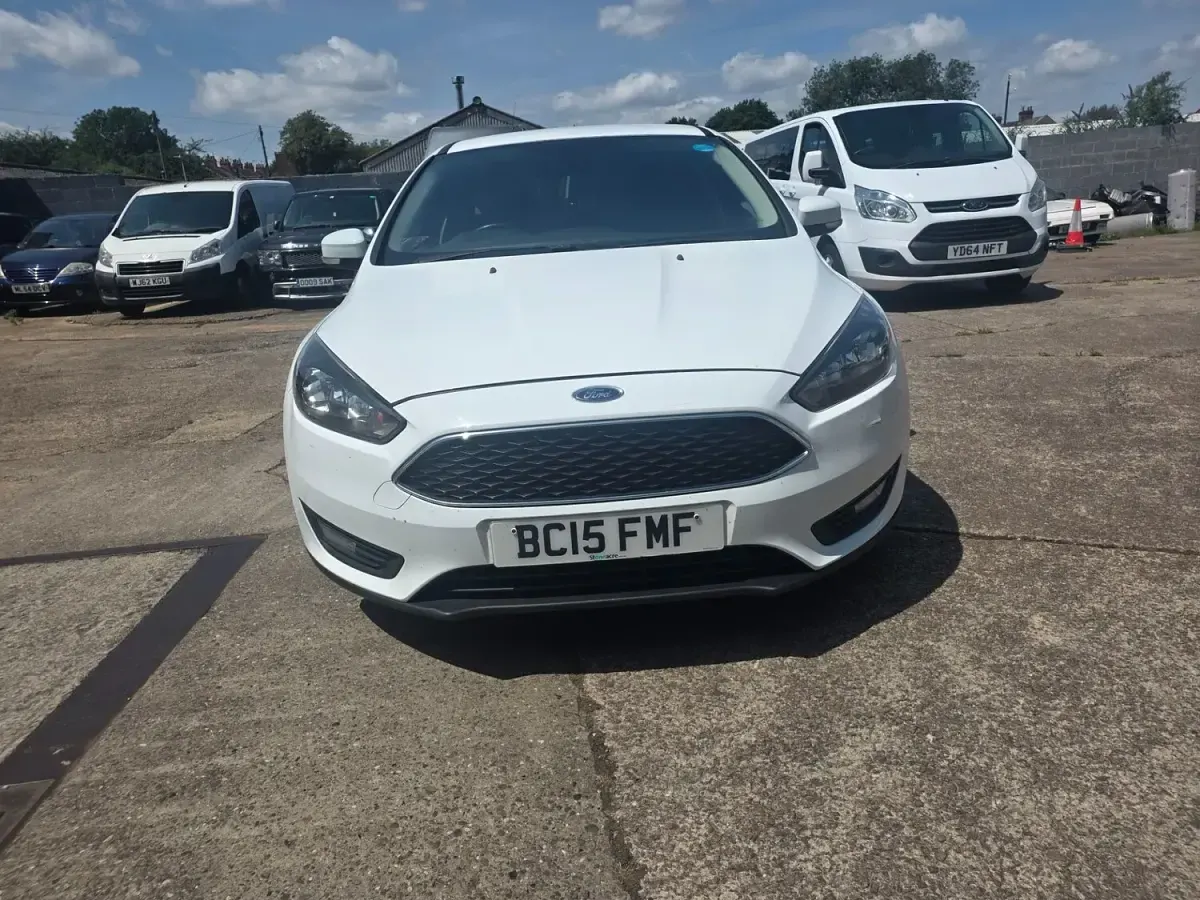 Used Ford Focus Zetec 2015 White Hatchback