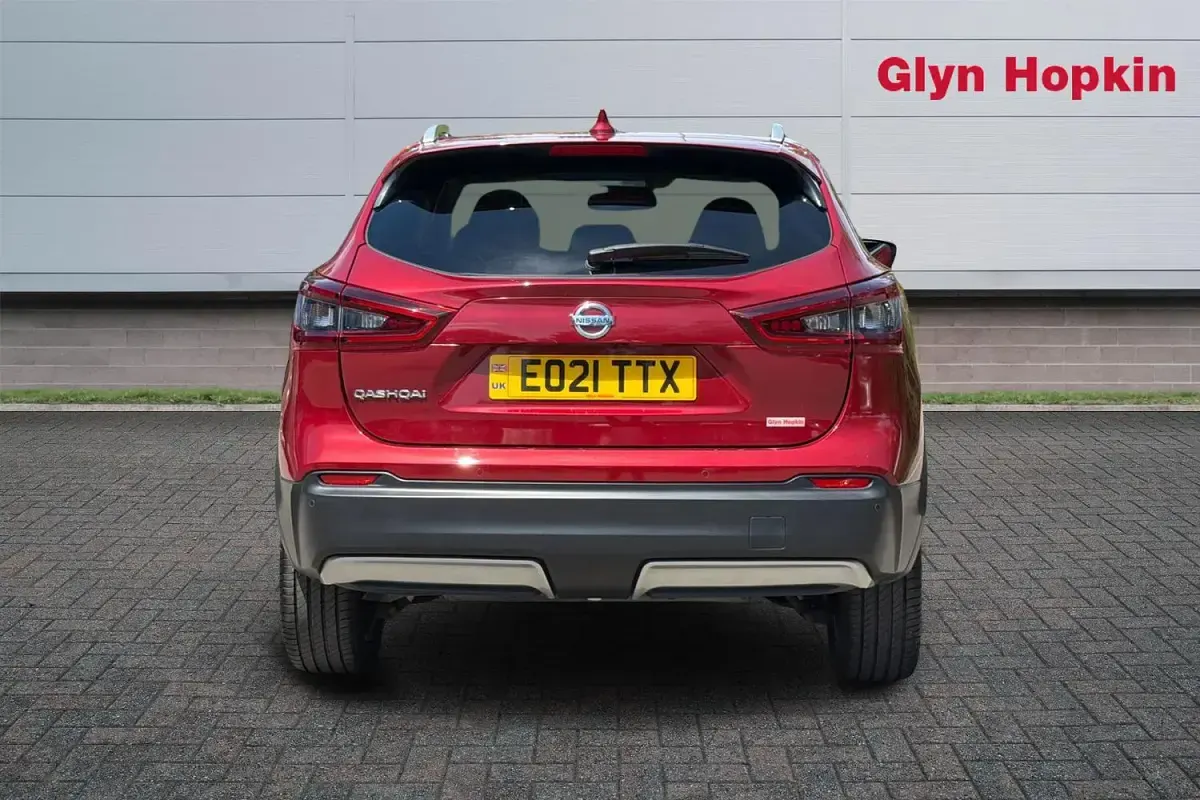 Used Nissan Qashqai N-Connecta 158 HP (116 kW) 2021 Red SUV