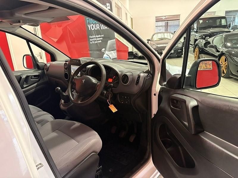 Used Peugeot Partner 2016 White MPV