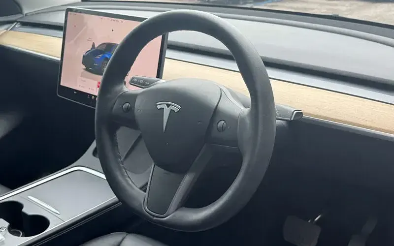 Used Tesla Model Y Long Range AWD 286 kW (389 HP) 2022 Blue SUV