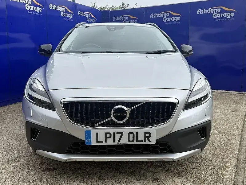 Used Volvo V40 Plus 152 HP (111 kW) 2017 Silver Hatchback