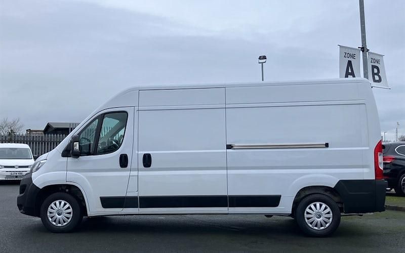 Used Vauxhall Movano 140 HP (102 kW) 2023 White MPV