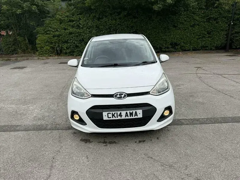 Used Hyundai i10 SE 67 HP (49 kW) 2014 White Hatchback