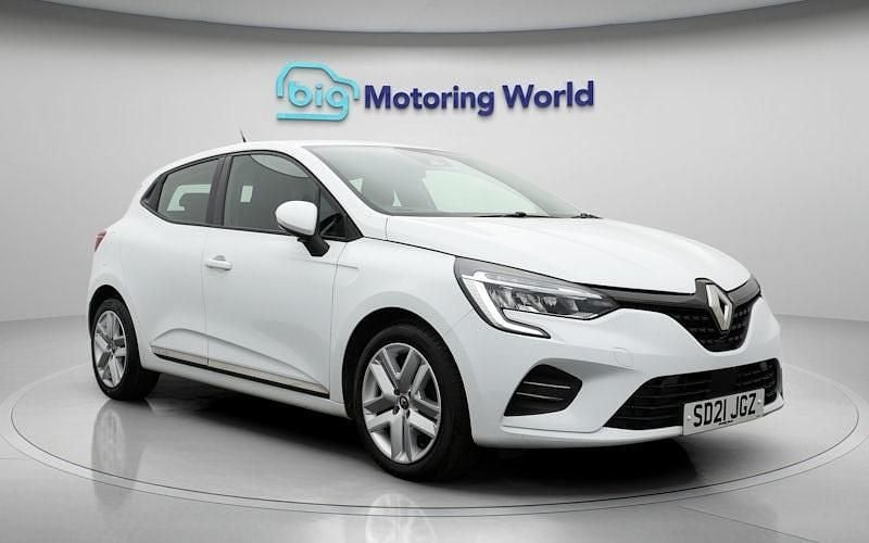 Used Renault Clio V Play 72 HP (52 kW) 2020 White Hatchback