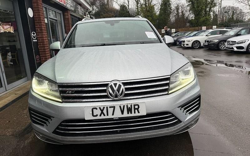 Begagnad VW Touareg R-line Plus 262 HK (192 kW) 2017 Silver SUV