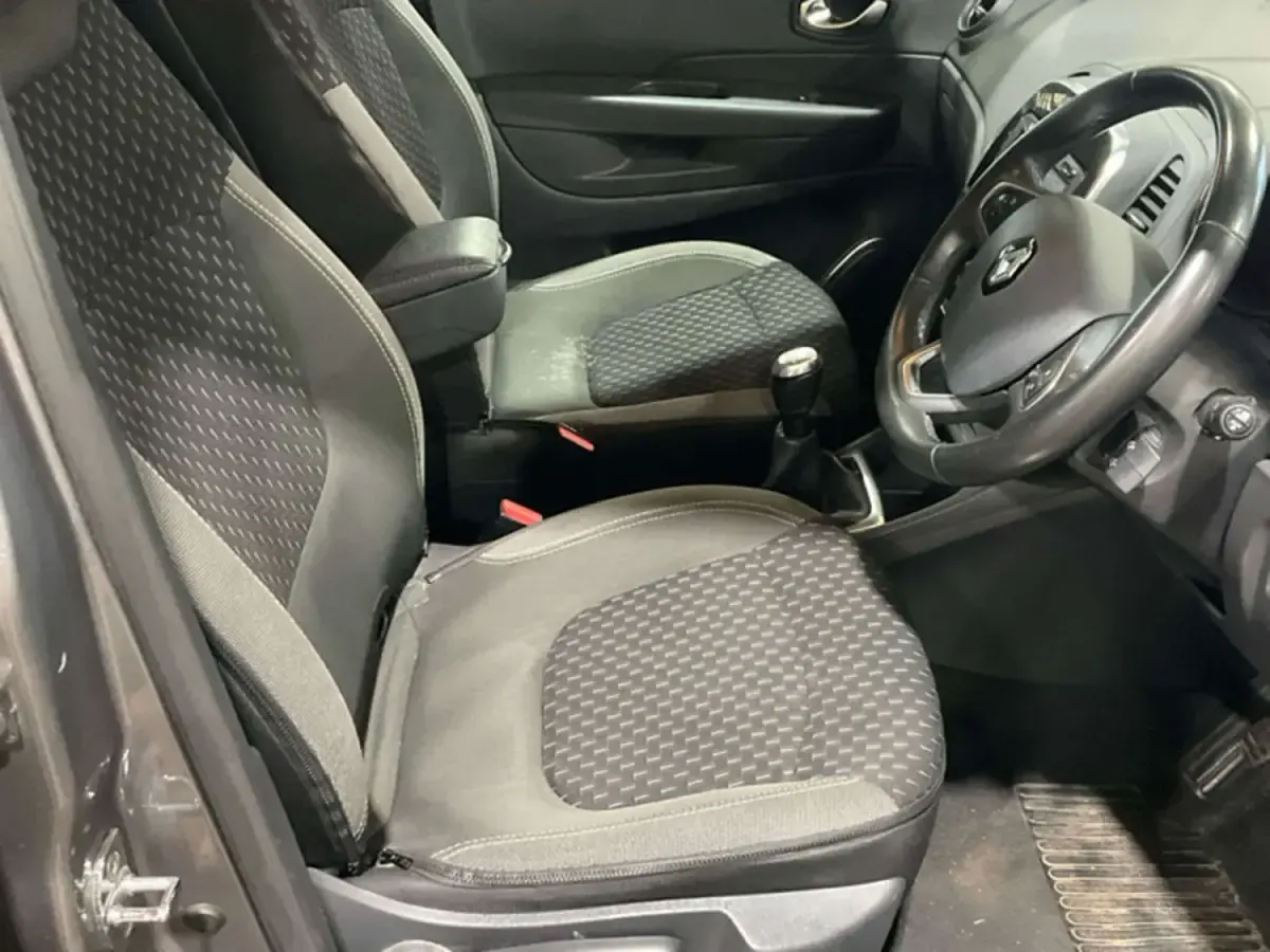 Begagnad Renault Captur Dynamique 90 HK (66 kW) 2018 Grå SUV