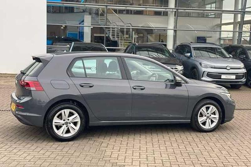 Second-hand VW Golf VIII 130 CP (95 kW) 2024