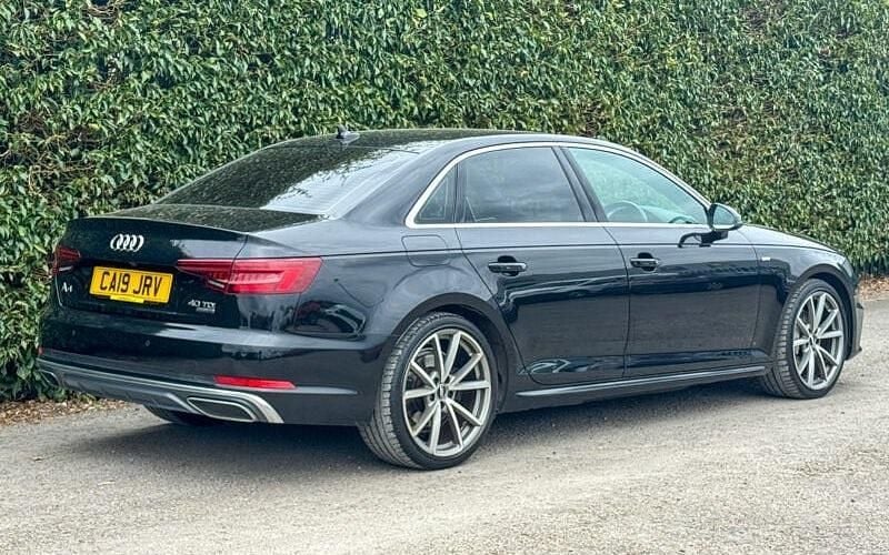 Used Audi A4 S-Line 190 HP (139 kW) 2019 Black Sedan
