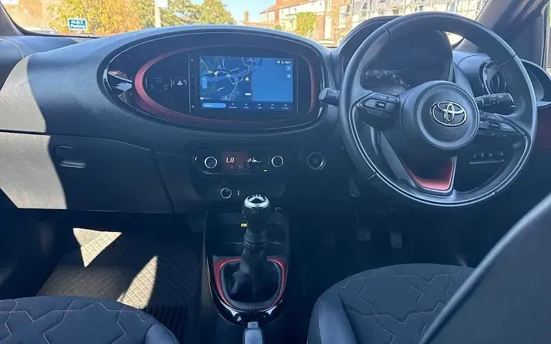 Used Toyota Aygo X 72 HP (52 kW) 2023 Red SUV