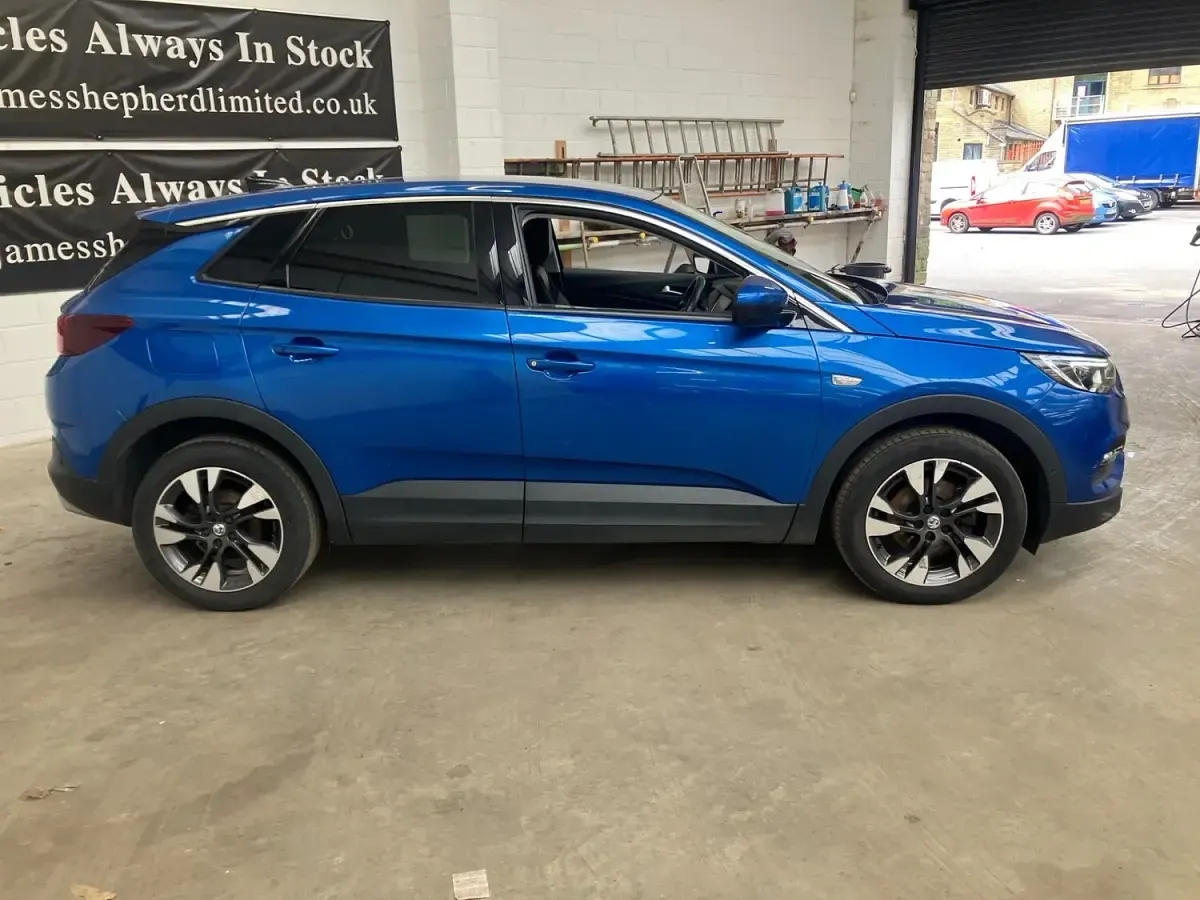 Used Vauxhall Grandland X Sport 120 HP (88 kW) 2018 Blue SUV