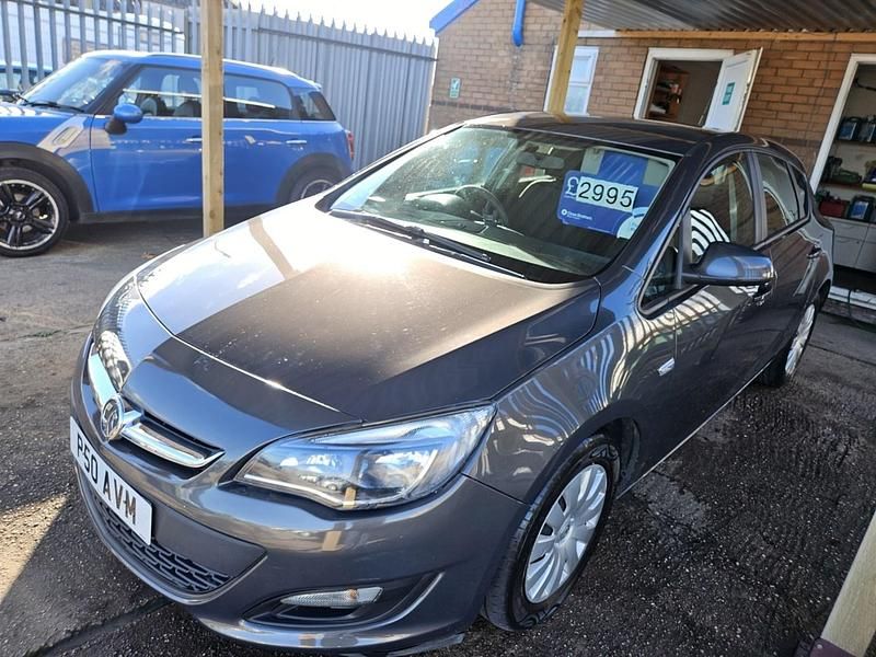 Used Vauxhall Astra 130 HP (95 kW) 2013 Grey Hatchback