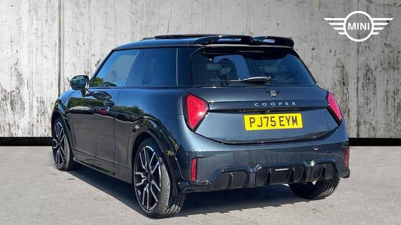 Usado Mini Cooper Hatch 113 kW (154 CV) 2025 Gris Utilitario