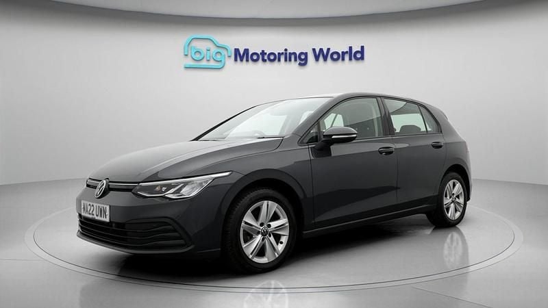 Second-hand VW Golf VIII Life 150 CP (110 kW) 2022 Gri Hatchback
