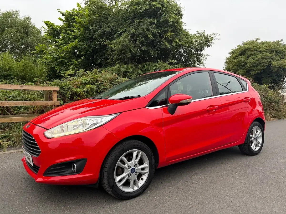 Used Ford Fiesta Zetec 98 HP (72 kW) 2017 Red Hatchback