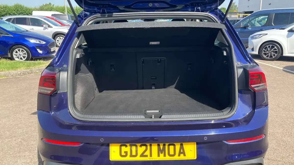 Used VW Golf VIII Life 115 HP (84 kW) 2021 Blue Hatchback