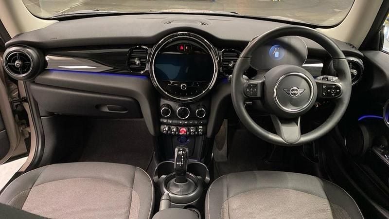 Używany Mini Cooper Classic 134 KM (98 kW) 2023 Szary Hatchback