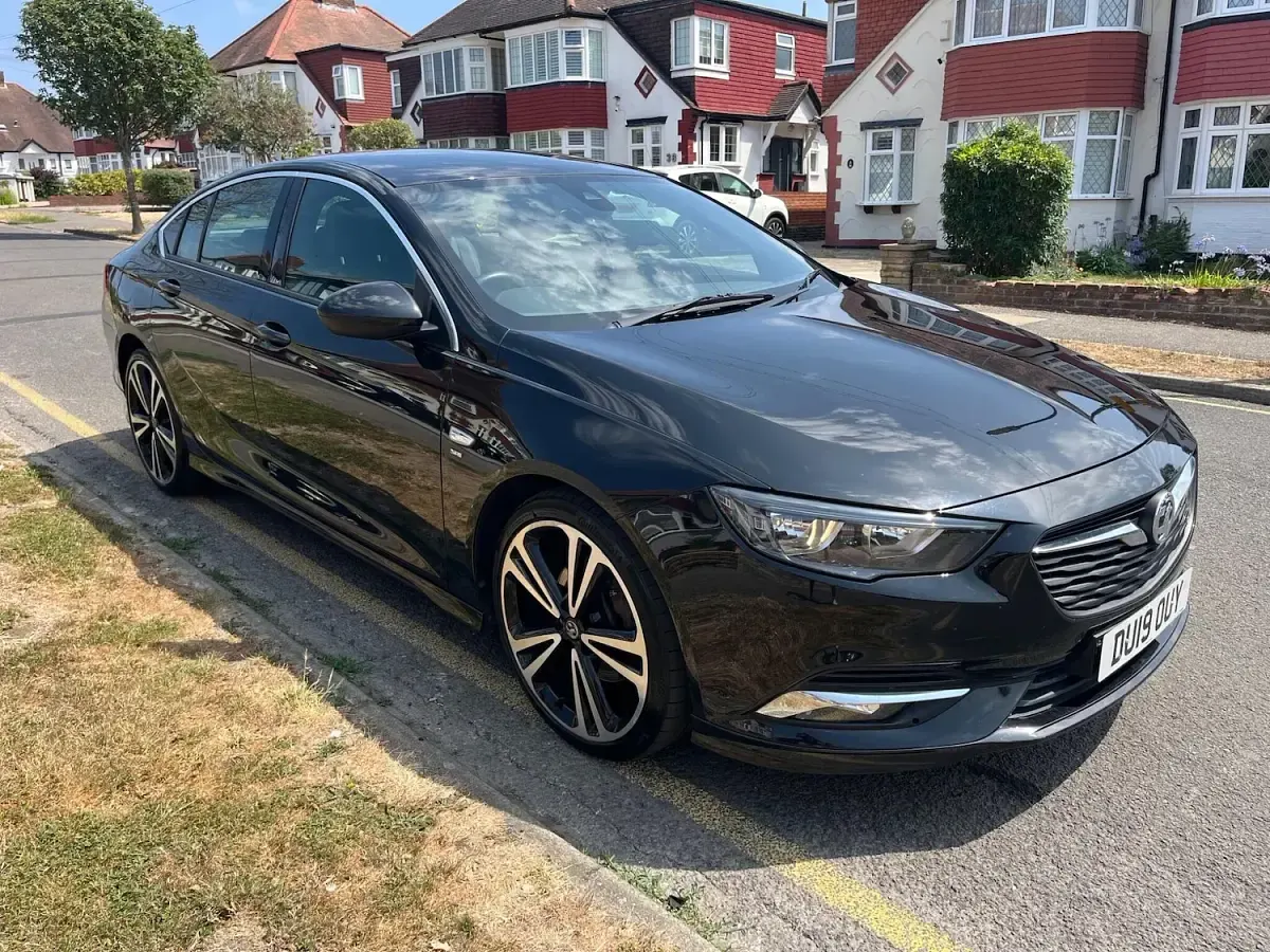 Used Vauxhall Insignia SRi 170 HP (125 kW) 2019 Black Hatchback
