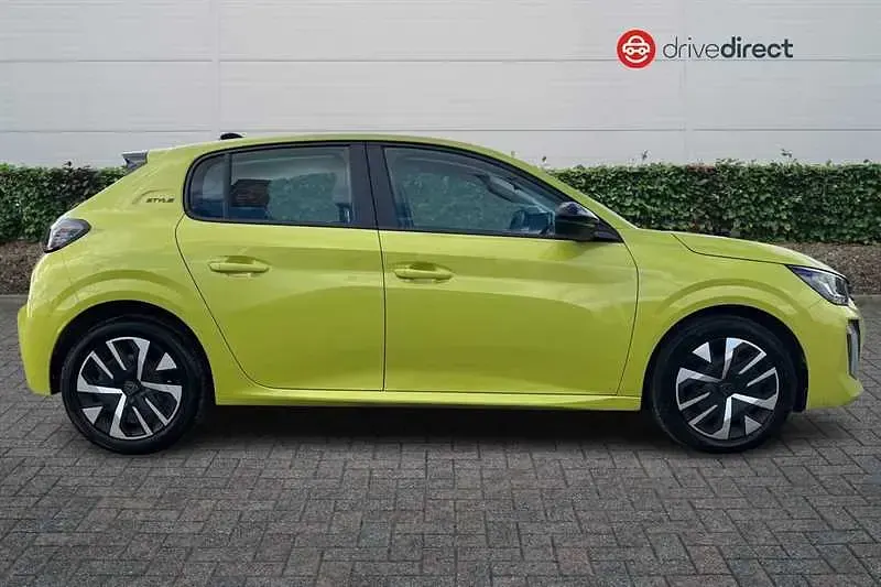 Used Peugeot 208 Style 100 HP (73 kW) 2025 Yellow Hatchback