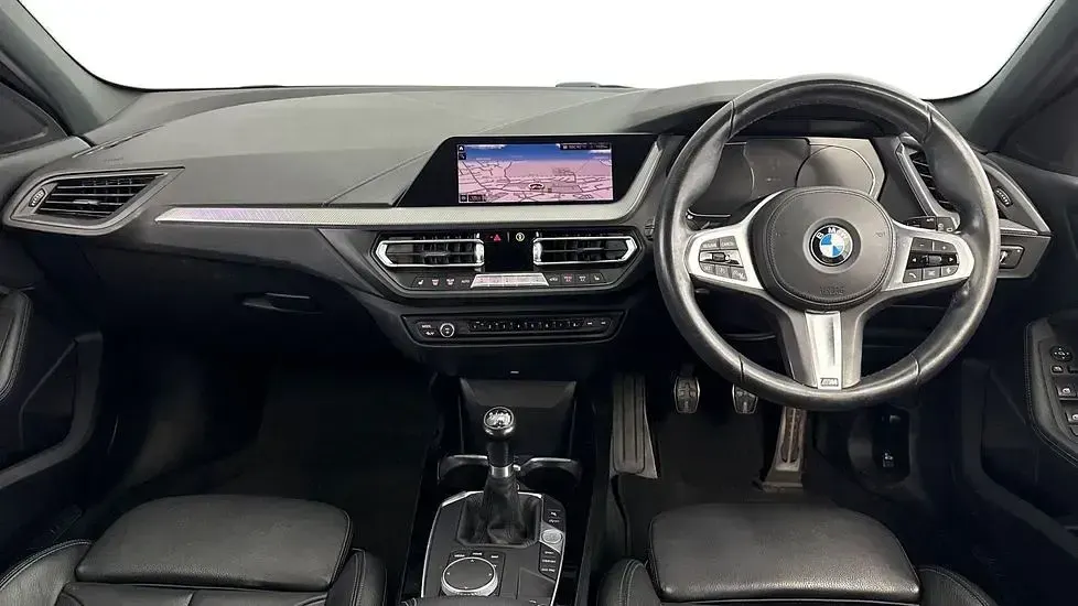Used BMW 118 M Sport 134 HP (98 kW) 2021 White Hatchback