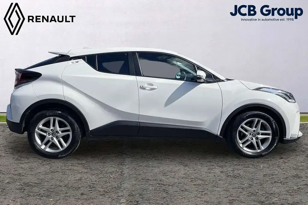 Used Toyota C-HR 120 HP (88 kW) 2023 White SUV