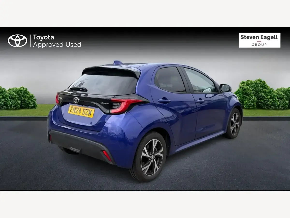 Used Toyota Yaris Design 2024 Blue Hatchback
