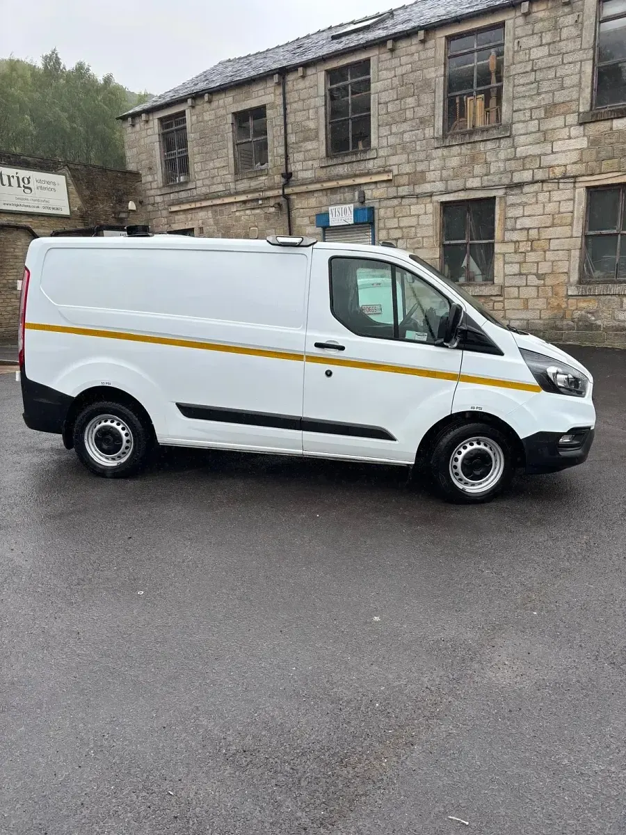 Used Ford Transit Custom 105 HP (77 kW) 2019 White Van