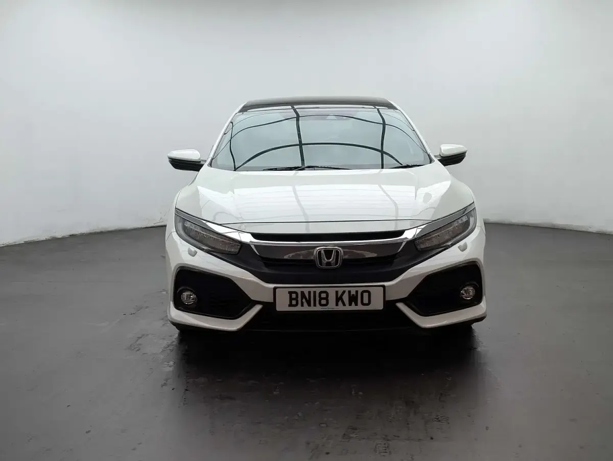 Used Honda Civic Prestige 182 HP (133 kW) 2018 White Hatchback
