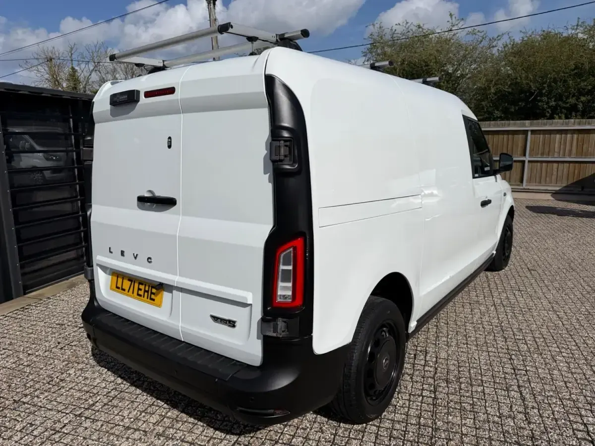 Used LEVC VN5 Business 150 HP (110 kW) 2021 White MPV