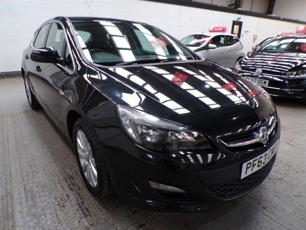 Black Used 2014 Vauxhall Astra Hatchback | £5,985 (A bit pricey) - Image 1/1