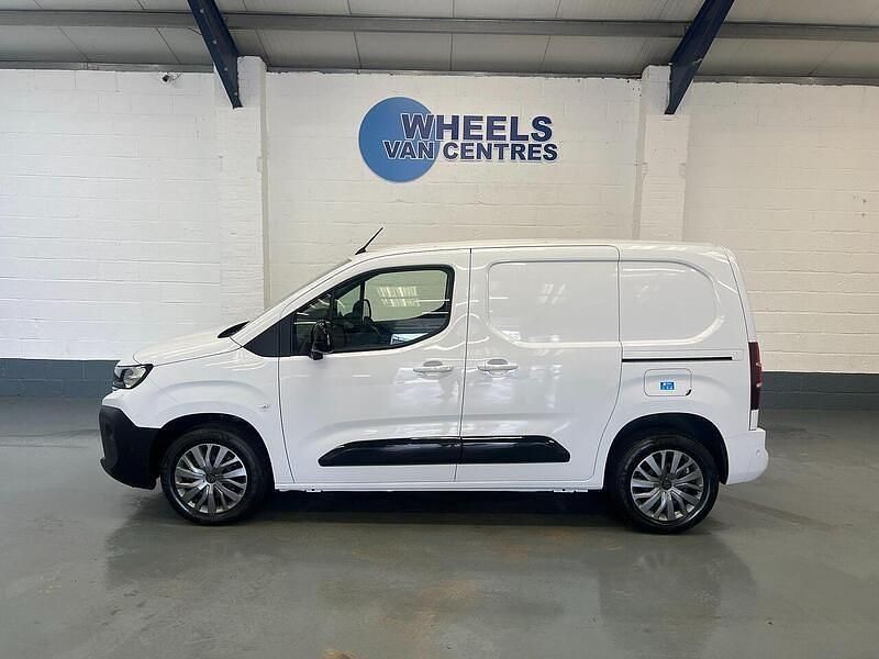 Used Peugeot Partner S 131 HP (96 kW) 2024 White MPV
