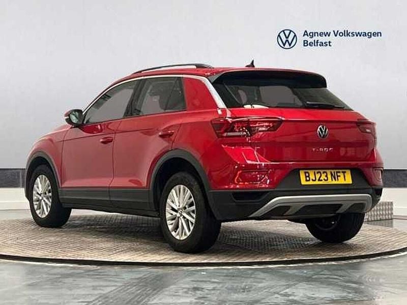 Used VW T-Roc Life 110 HP (80 kW) 2023 Red SUV