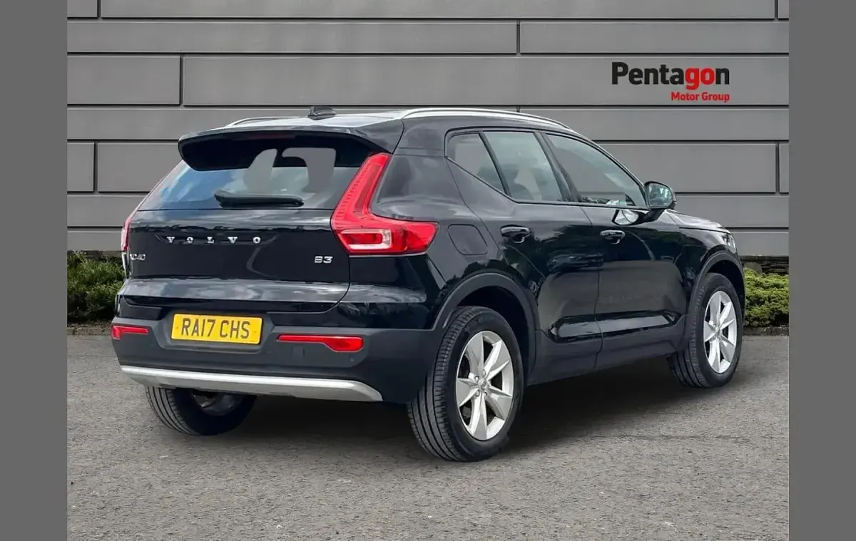 Used Volvo XC40 Core 161 HP (118 kW) 2023 Black SUV