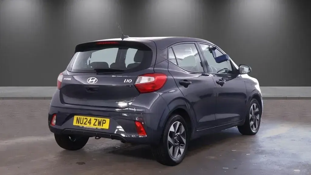 Used Hyundai i10 Advanced 79 HP (58 kW) 2024 Grey Hatchback