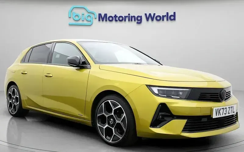 Second-hand Vauxhall Astra Ultimate 131 CP (96 kW) 2025 Hatchback
