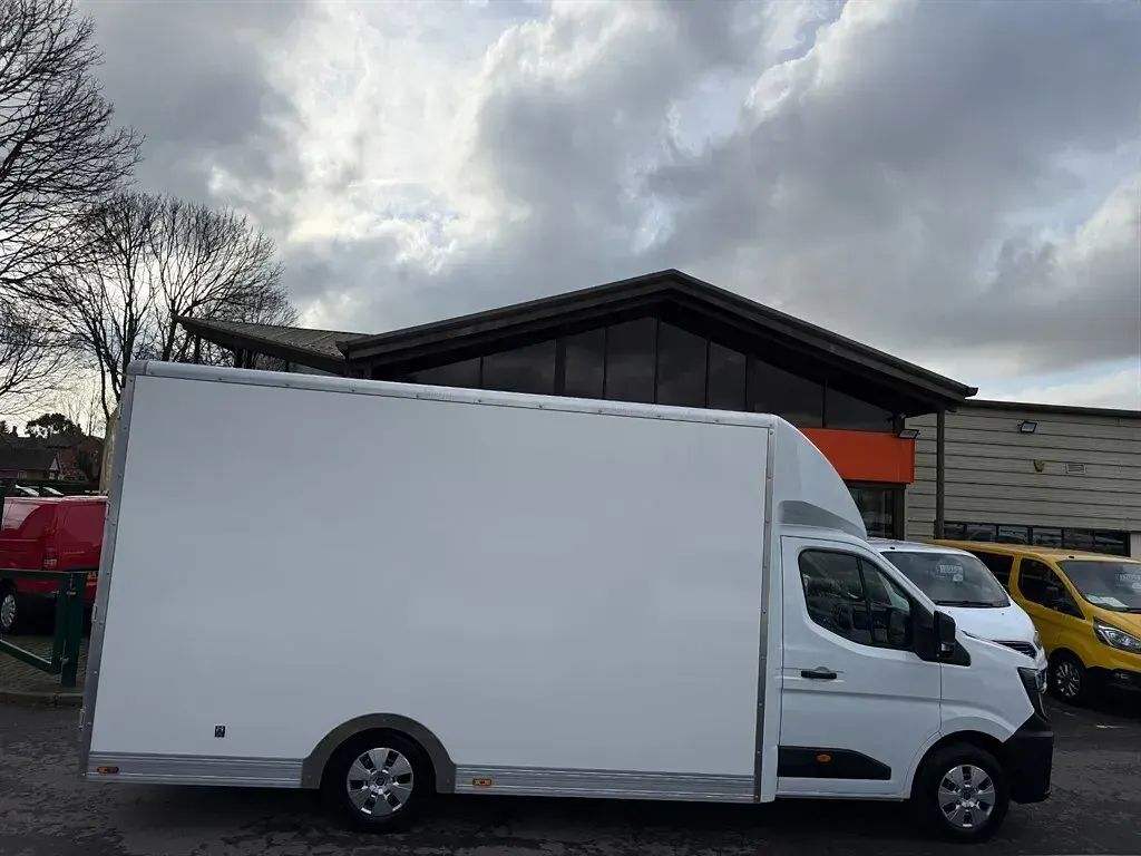 New Renault Master 150 HP (110 kW) 2026 White MPV
