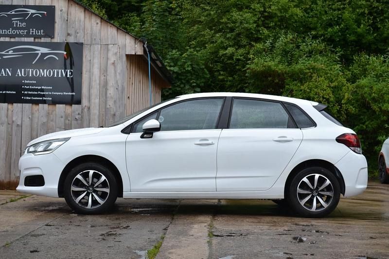 Used Citroën C4 PureTech 130 HP (95 kW) 2018 White Hatchback
