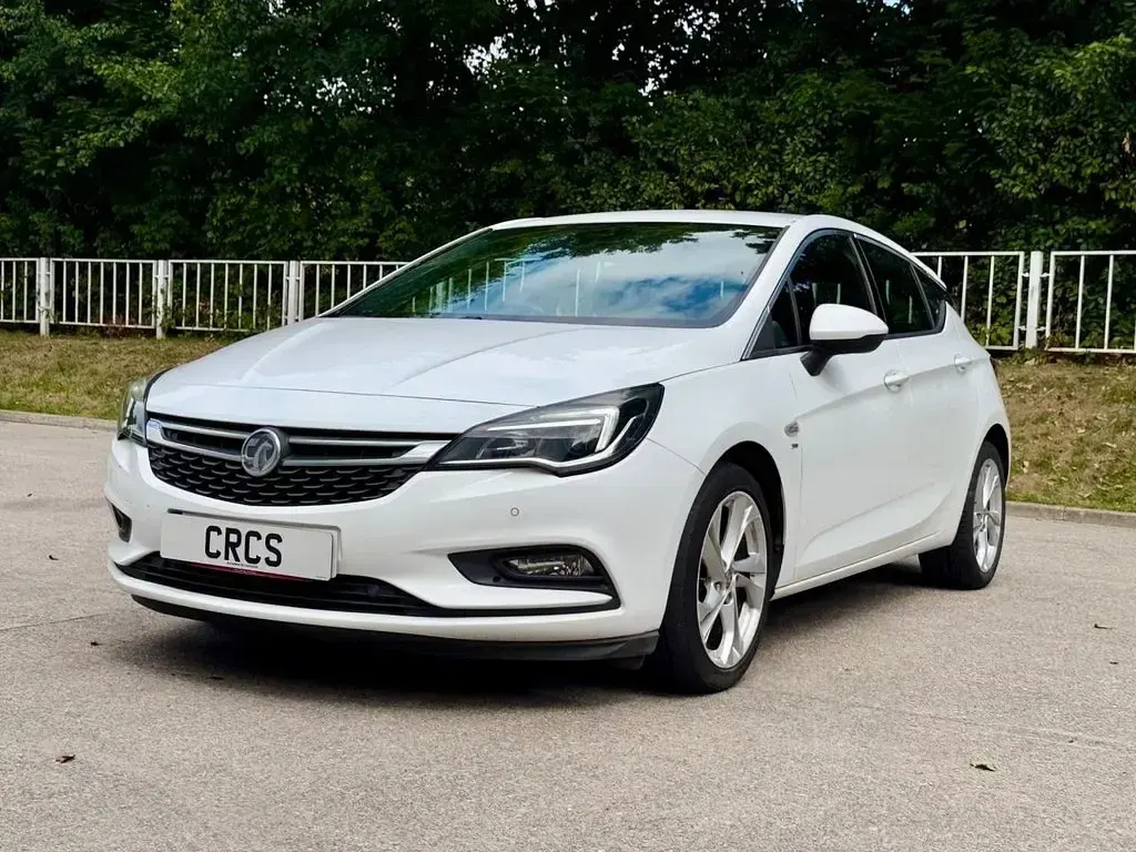 Used Vauxhall Astra SRi 147 HP (108 kW) 2015 White Hatchback