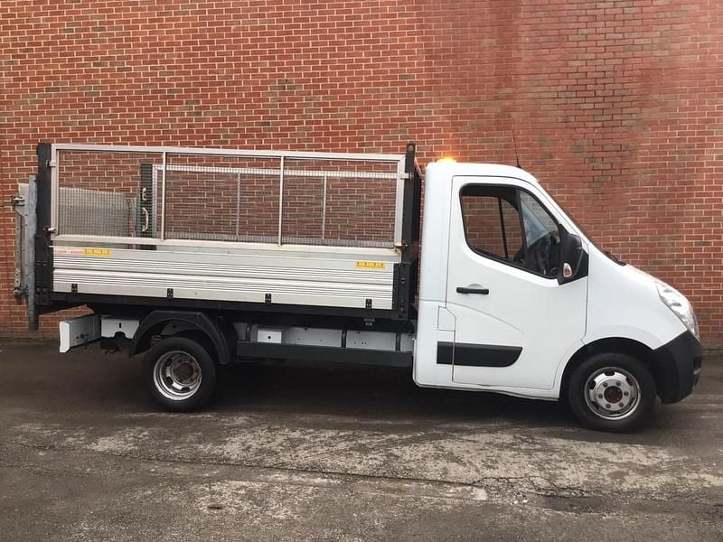 Used Vauxhall Movano 125 HP (91 kW) 2016 White MPV