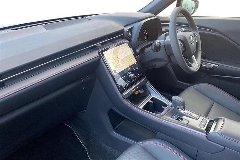 Used Lexus LBX 136 HP (100 kW) 2025 White SUV