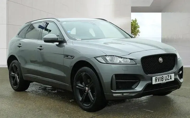 Usado Jaguar F-Pace R-Sport 179 HP (131 kW) 2020 SUV