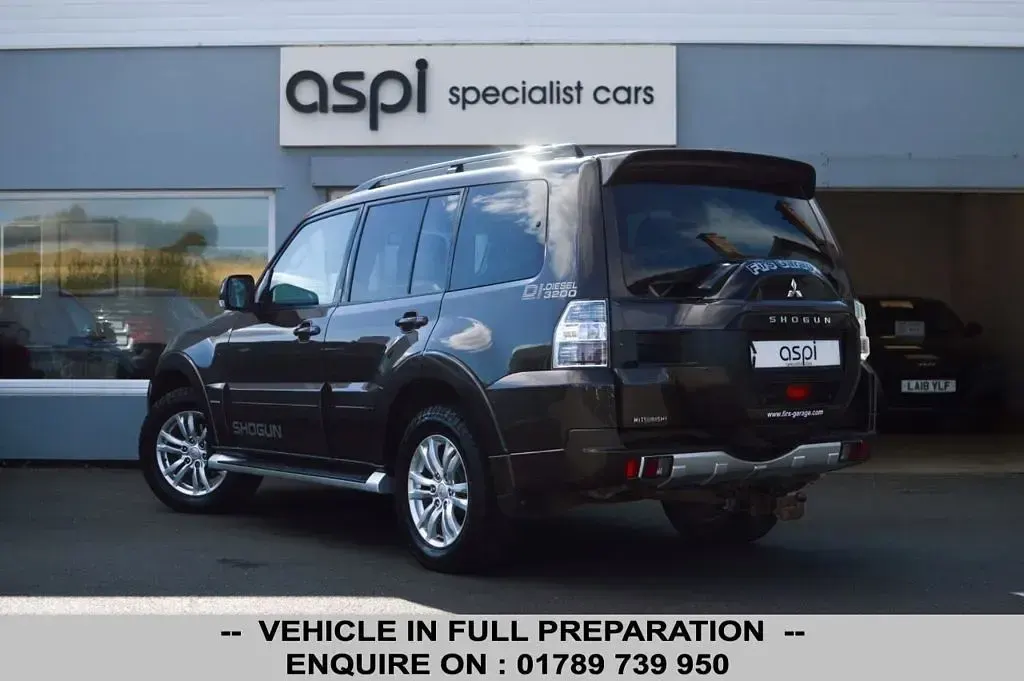 Used Mitsubishi Shogun 187 HP (137 kW) 2017 Brown SUV