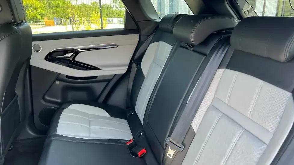 Used Land Rover Range Rover evoque First Edition 180 HP (132 kW) 2019 Grey SUV