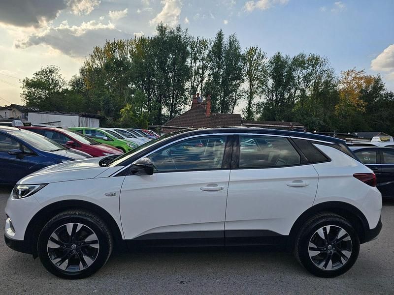 White Used 2019 Vauxhall Grandland X Sport SUV | £11,000 (Fair price) - Image 1/4