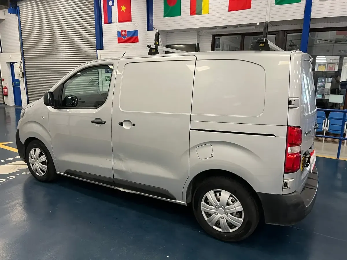 Used Peugeot Expert 95 HP (69 kW) 2017 Silver Van