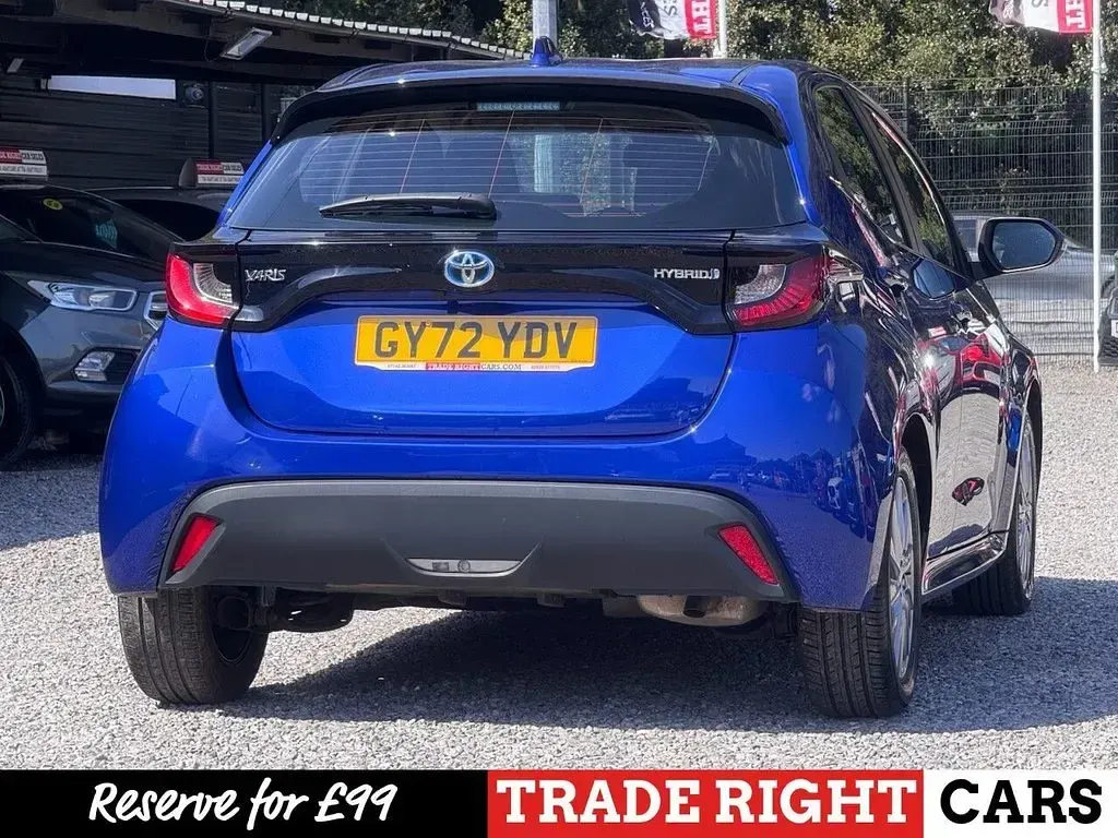 Used Toyota Yaris 114 HP (83 kW) 2023 Blue Hatchback