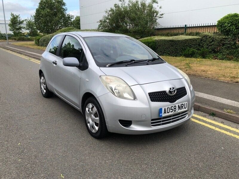 Silver Used 2008 Toyota Yaris T2 Hatchback | £1,295 (Good price) - Image 1/4