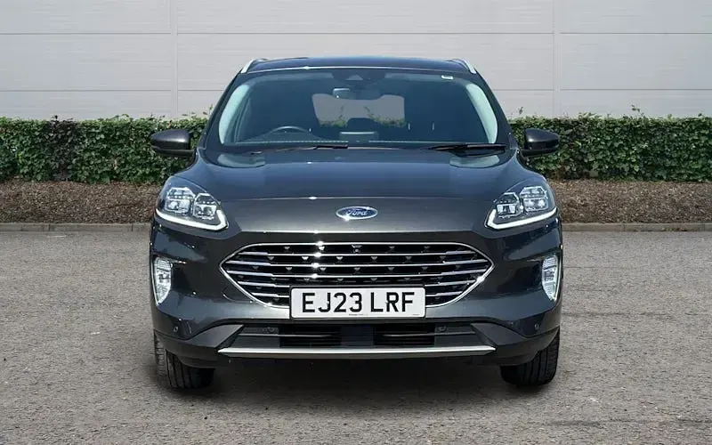 Käytetty Ford Kuga Titanium 150 HP (110 kW) 2023 Katumaasturi