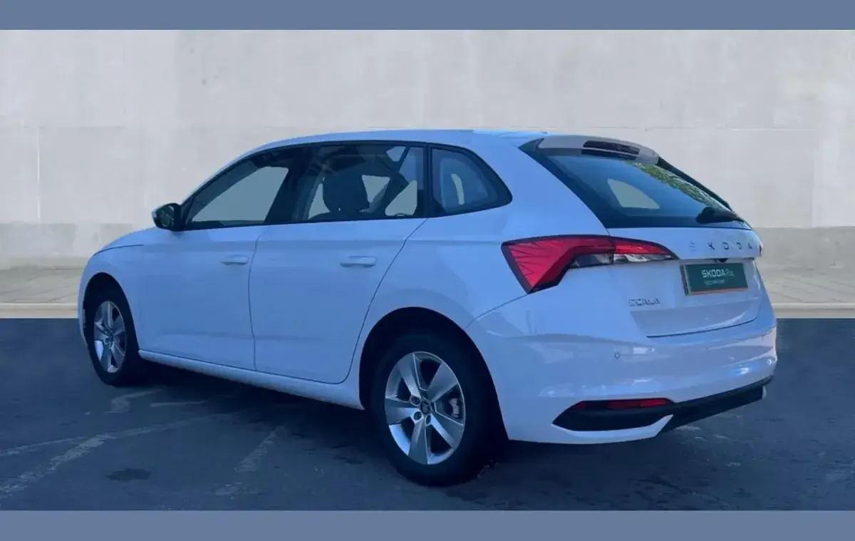 Gebraucht Skoda Scala SE 116 PS (85 kW) 2025 Weiß Kleinwagen