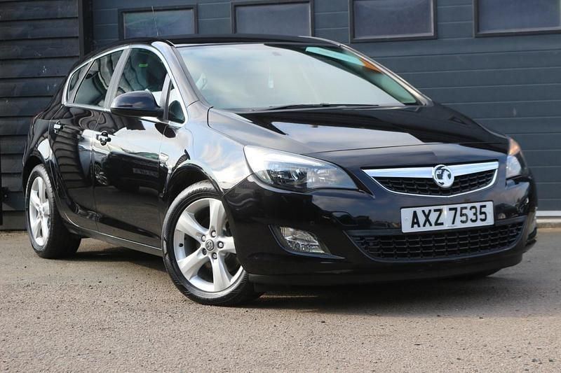 Black Used 2010 Vauxhall Astra SRi Hatchback | £2,250 (A bit pricey) - Image 1/4